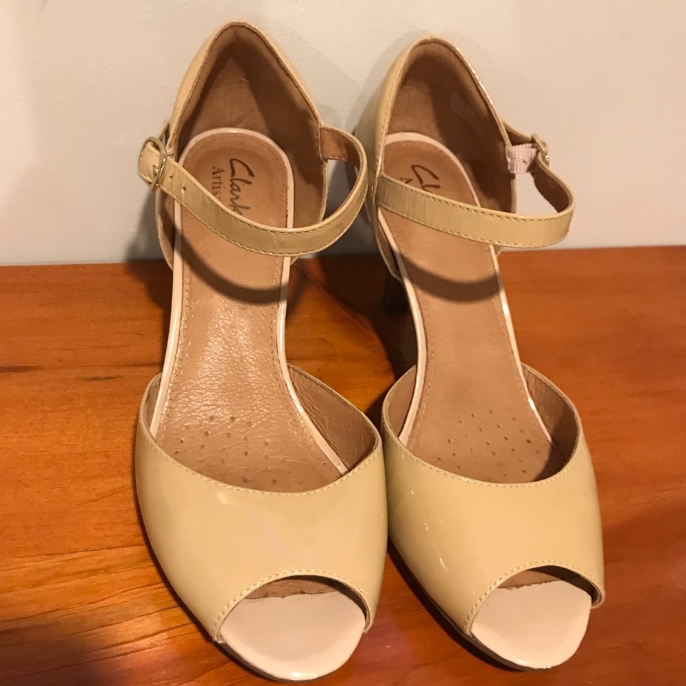 Clarks nude high heel